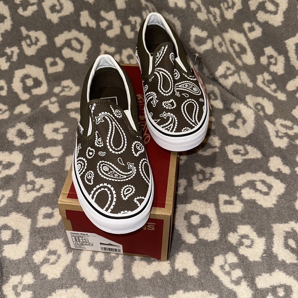 Classic Slip-on Vans New in Peace ✌🏻 Paisley & Grape Lea 😘